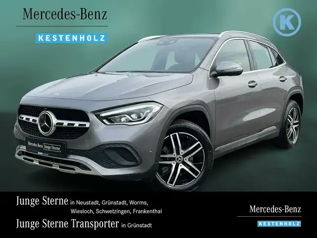 Mercedes-Benz GLA 220