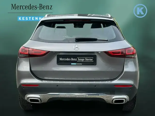 Mercedes-Benz GLA 220