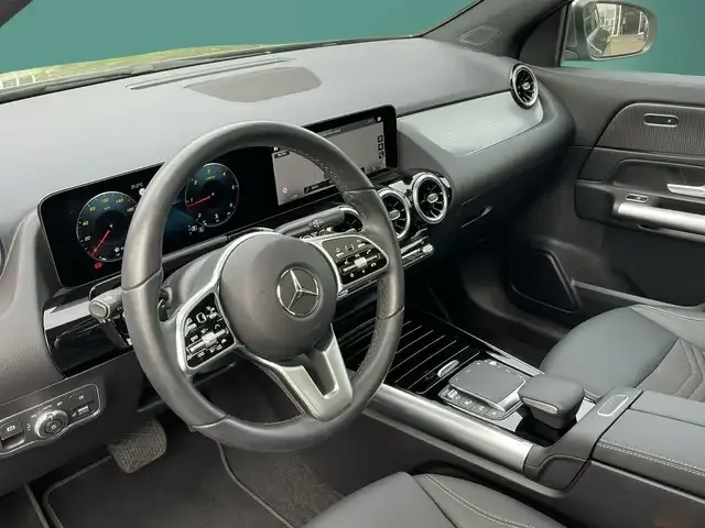Mercedes-Benz GLA 220