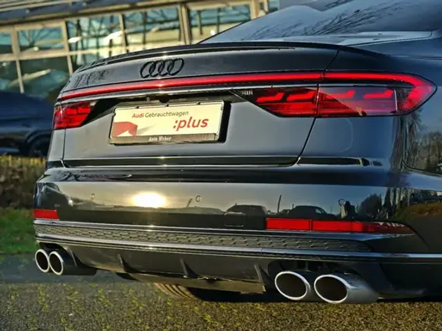 Audi S8