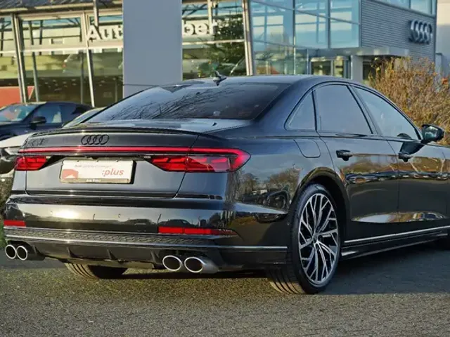 Audi S8