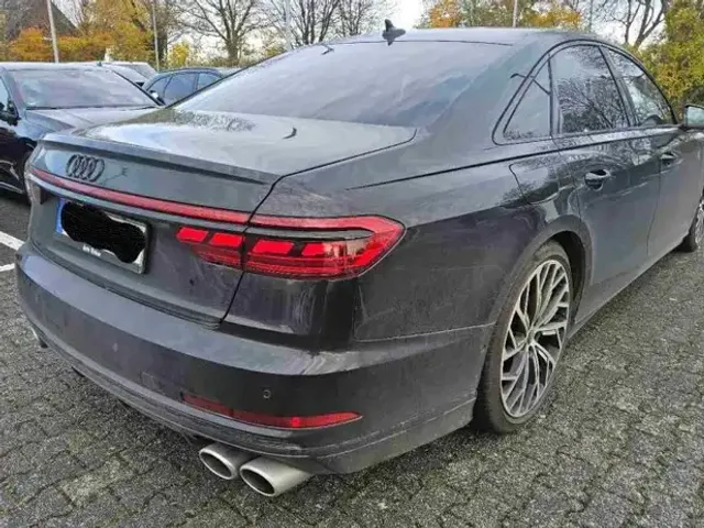 Audi S8