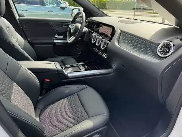 Mercedes-Benz EQA 300