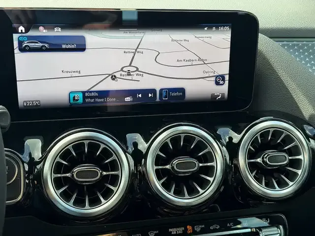 Mercedes-Benz EQA 300