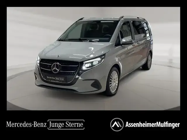 Mercedes-Benz V 220