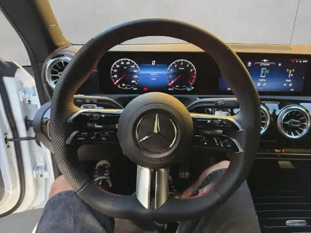 Mercedes-Benz CLA 180