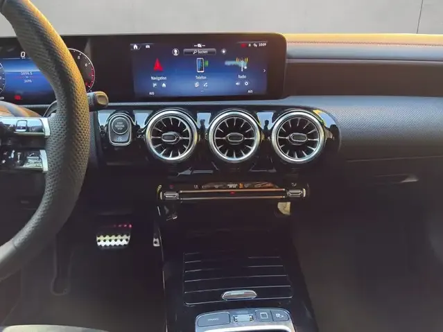 Mercedes-Benz CLA 180