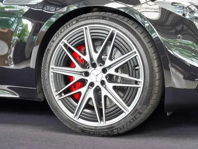 Mercedes-Benz C 63 AMG