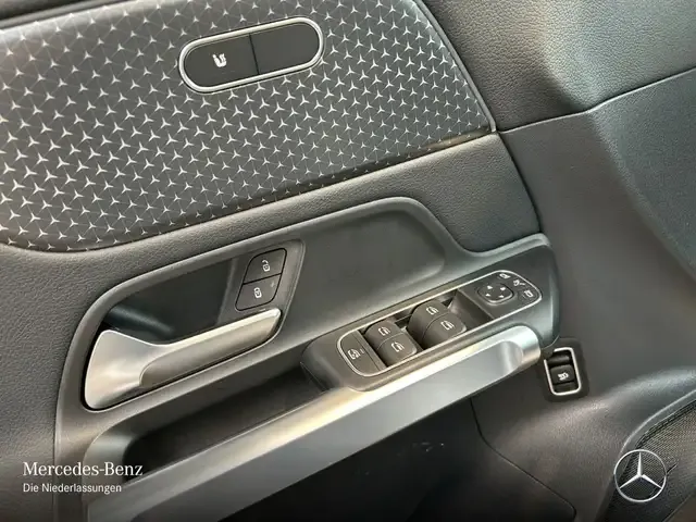 Mercedes-Benz EQB 300