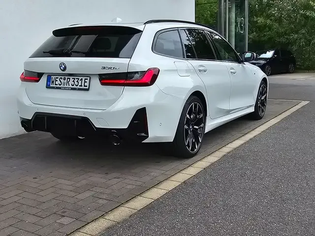 BMW 330
