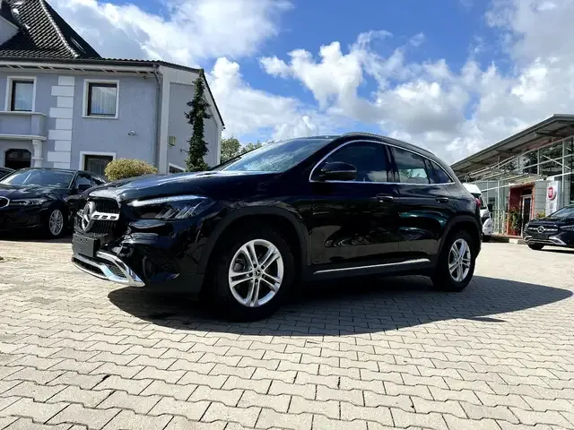 Mercedes-Benz GLA 200