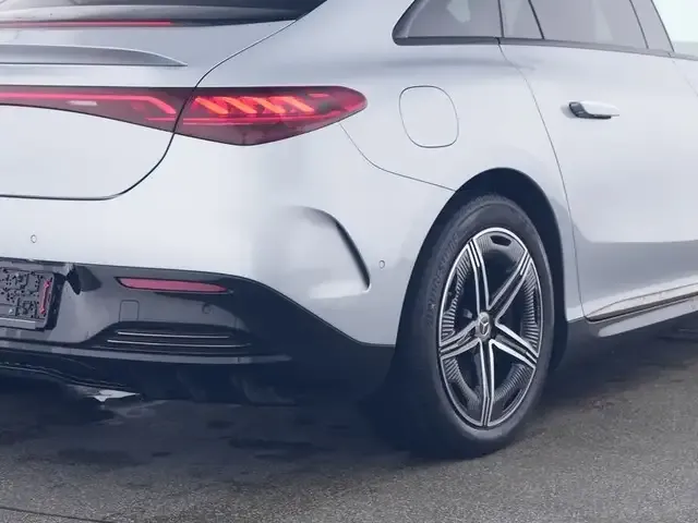 Mercedes-Benz EQE 300