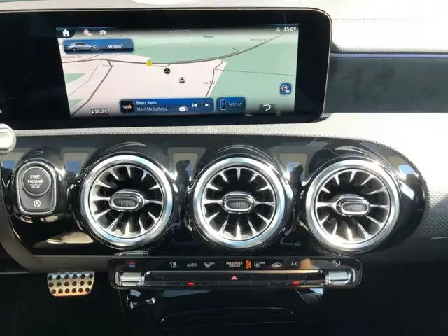 Mercedes-Benz CLA 180