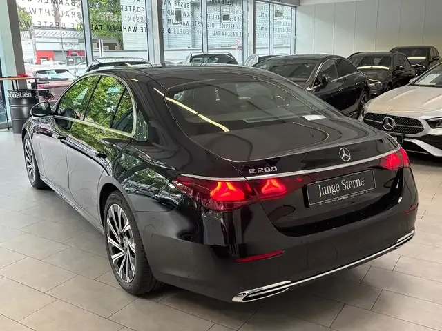 Mercedes-Benz E 200