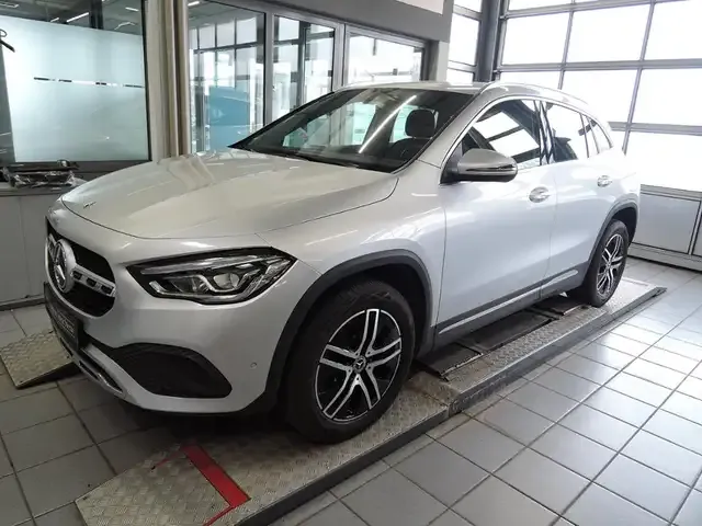 Mercedes-Benz GLA 220