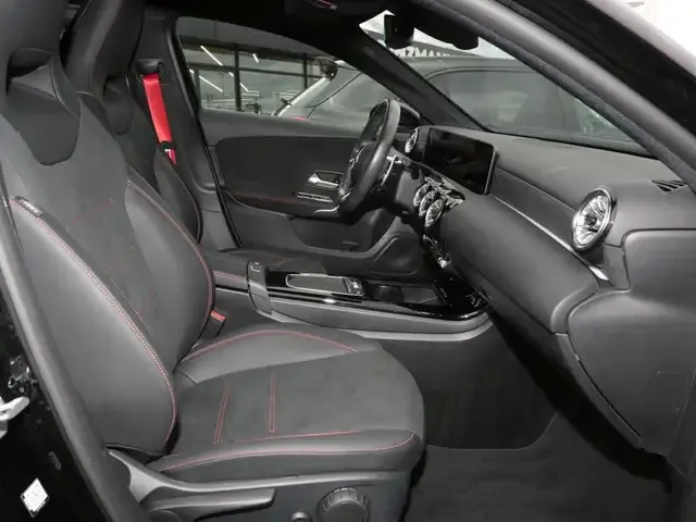 Mercedes-Benz A 35 AMG