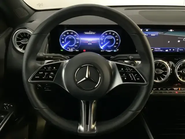 Mercedes-Benz EQB 300