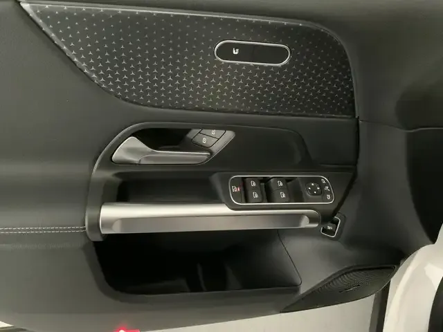 Mercedes-Benz EQB 300
