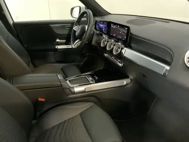 Mercedes-Benz EQB 300
