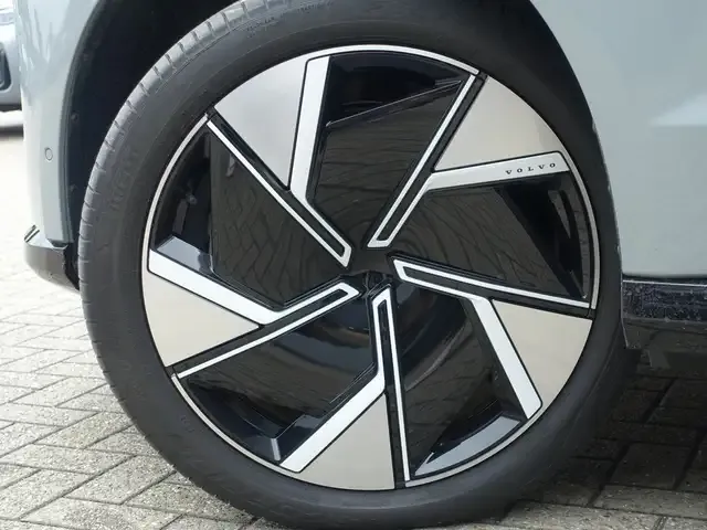 Volvo EX90