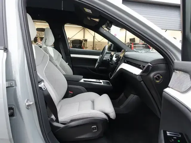 Volvo EX90