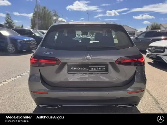 Mercedes-Benz B 200