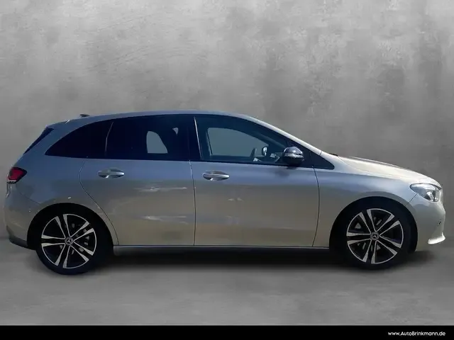 Mercedes-Benz B 220