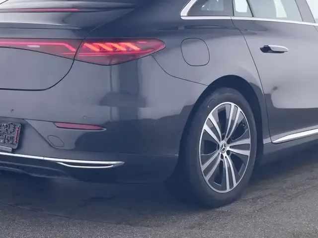 Mercedes-Benz EQE 300