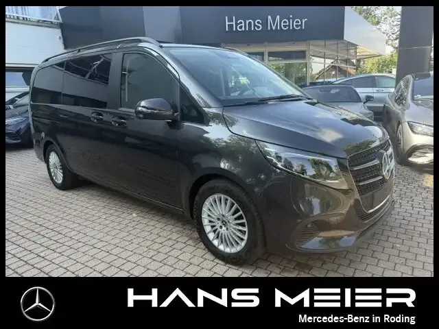 Mercedes-Benz V 220