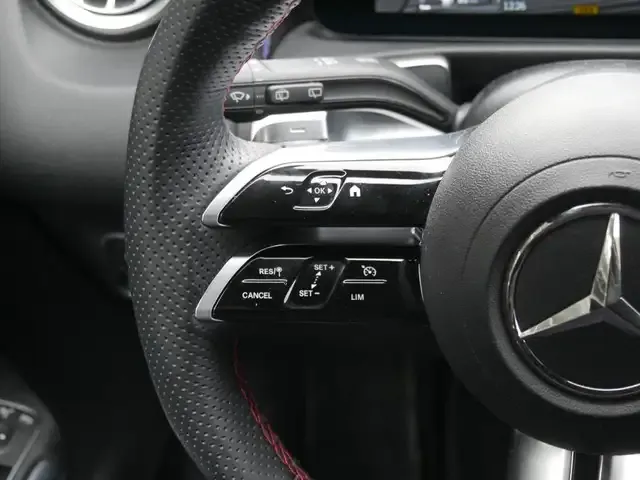 Mercedes-Benz GLB 220