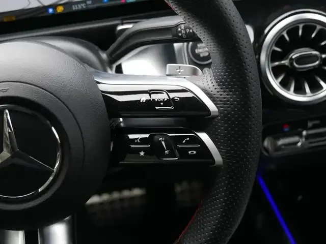 Mercedes-Benz GLB 220