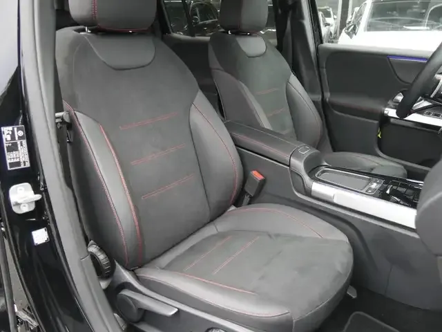 Mercedes-Benz GLB 220