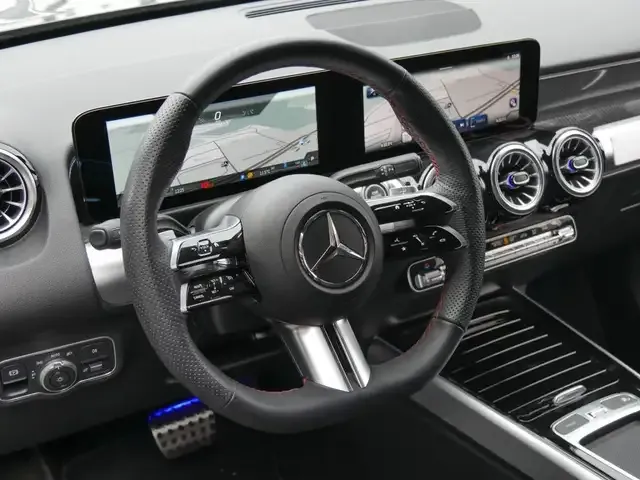 Mercedes-Benz GLB 220