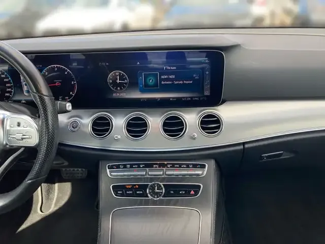 Mercedes-Benz E 300