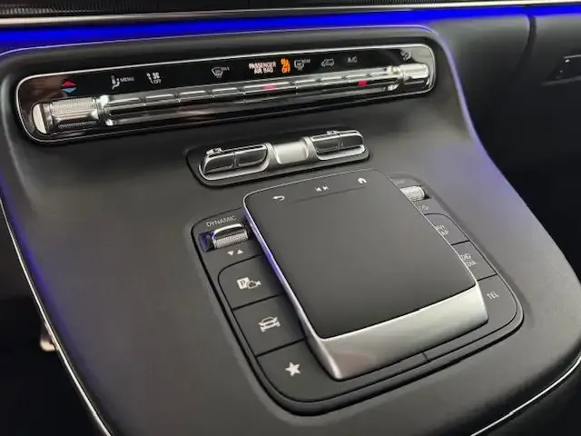 Mercedes-Benz V 220