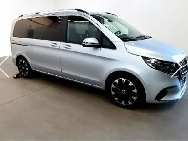 Mercedes-Benz V 220