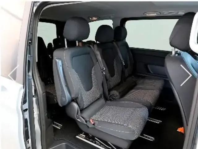 Mercedes-Benz V 220