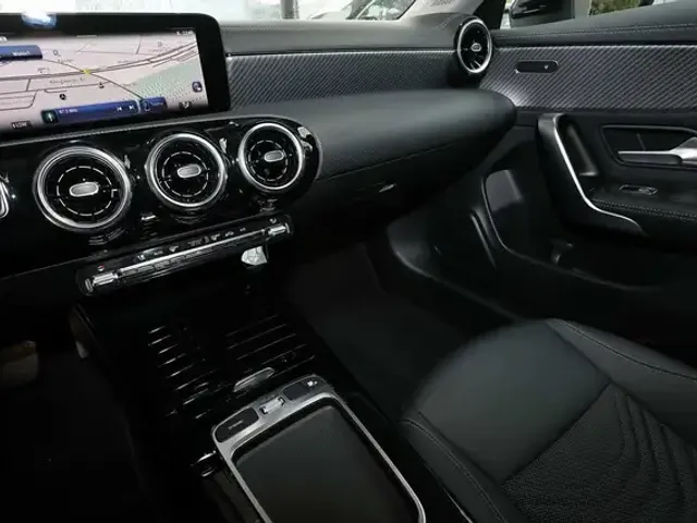 Mercedes-Benz CLA 180