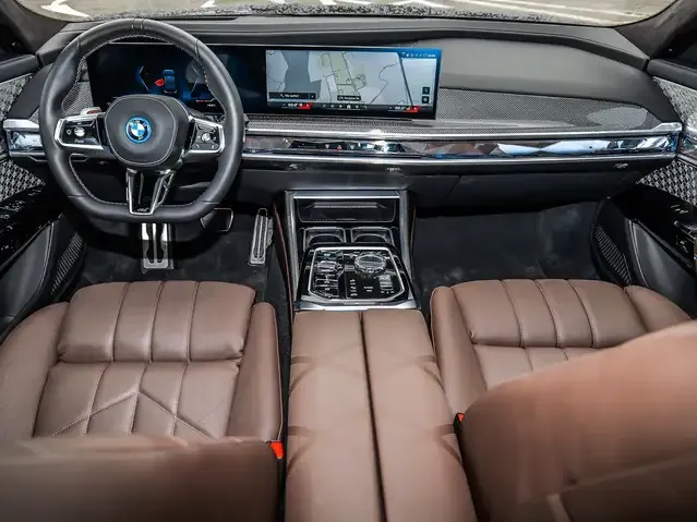 BMW i7