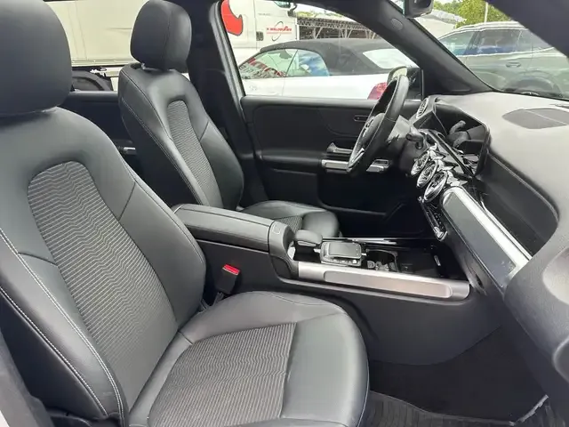 Mercedes-Benz GLB 200