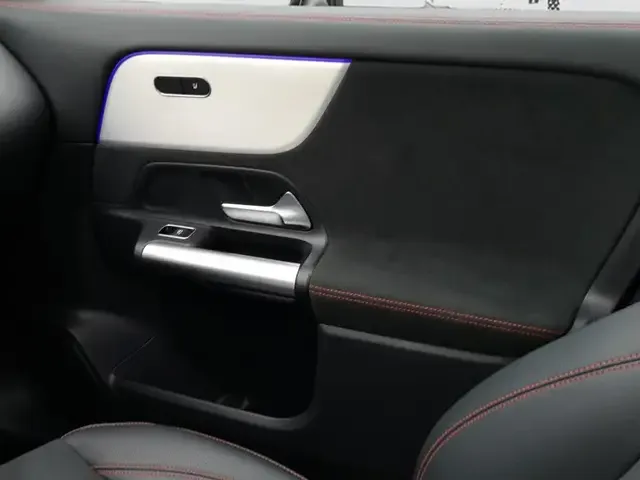 Mercedes-Benz EQA 300