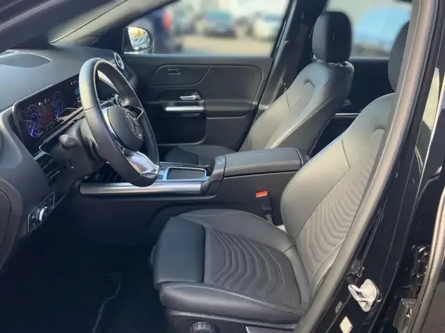 Mercedes-Benz EQA 300