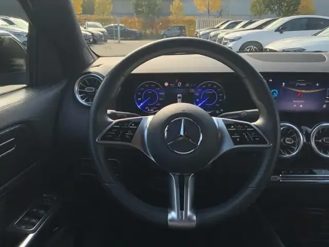 Mercedes-Benz EQA 300