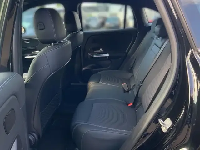 Mercedes-Benz EQA 300