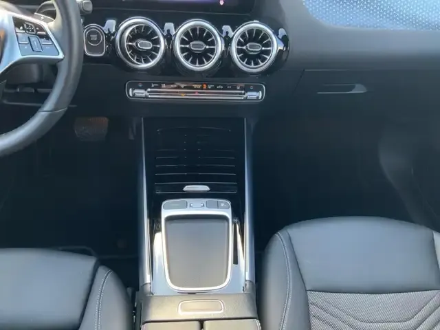 Mercedes-Benz EQA 300