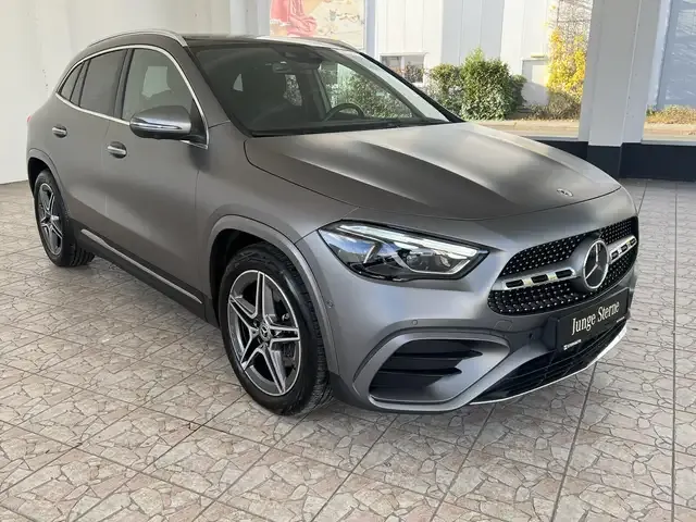 Mercedes-Benz GLA 220
