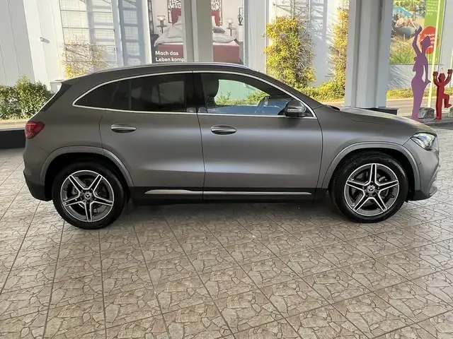 Mercedes-Benz GLA 220