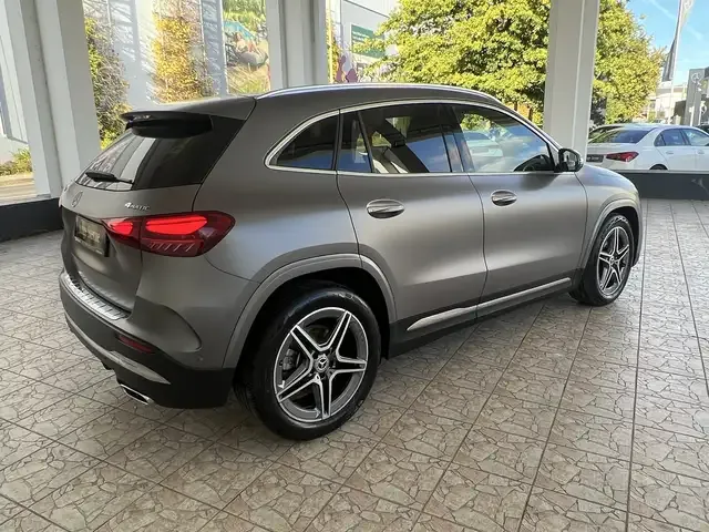 Mercedes-Benz GLA 220