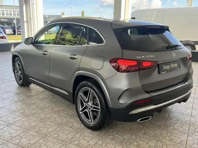 Mercedes-Benz GLA 220