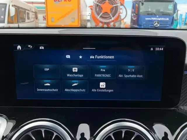 Mercedes-Benz GLB 200